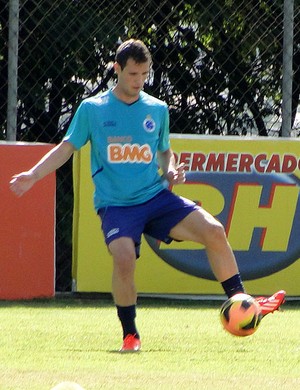 Léo Bonatini cruzeiro treino (Foto: Léo Simonini)