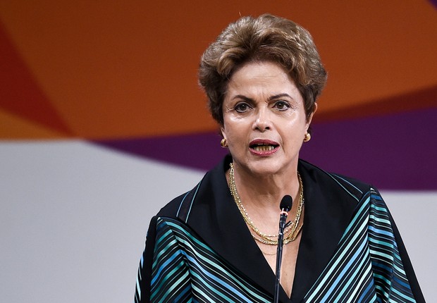 A presidente Dilma Rousseff discursa durante a cerimônia de apresentação da tocha olímpica para os Jogos Olímpicos Rio 2016 (Foto: Buda Mendes/Getty Images)