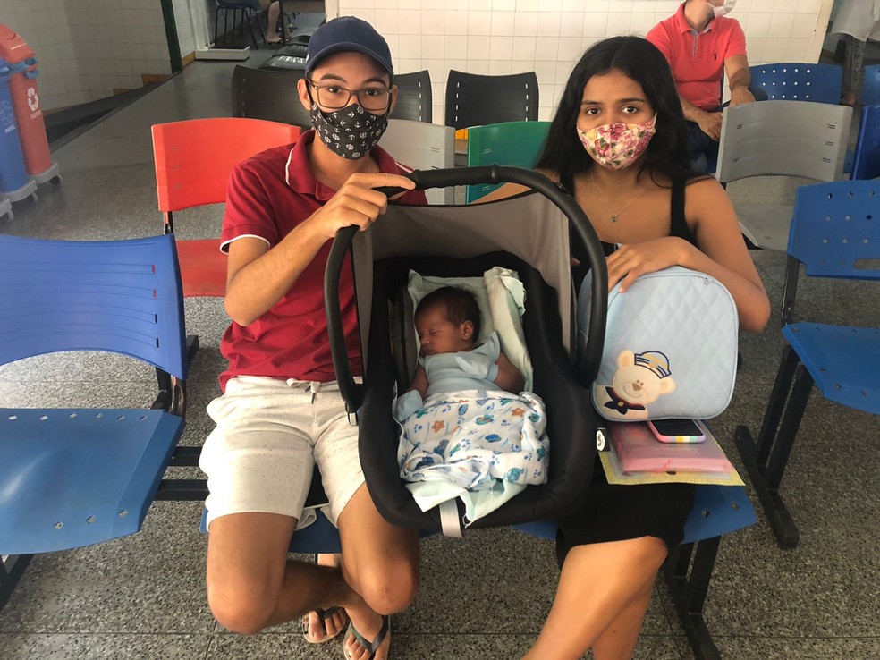 Quem também pagou pela vacina BCG foi o casal Lucas de Sousa e Nayla Fontes — Foto: Layza Mourão/g1