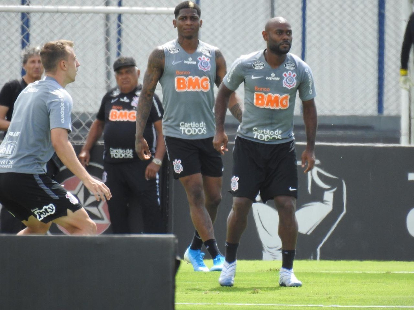 Yony González assina com o Corinthians e já realiza seu primeiro treino com a camisa do timão