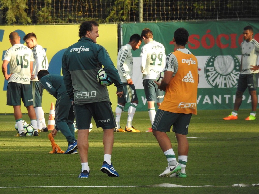  Jean treina com bola, e desfalques fazem trabalho físico no Palmeiras