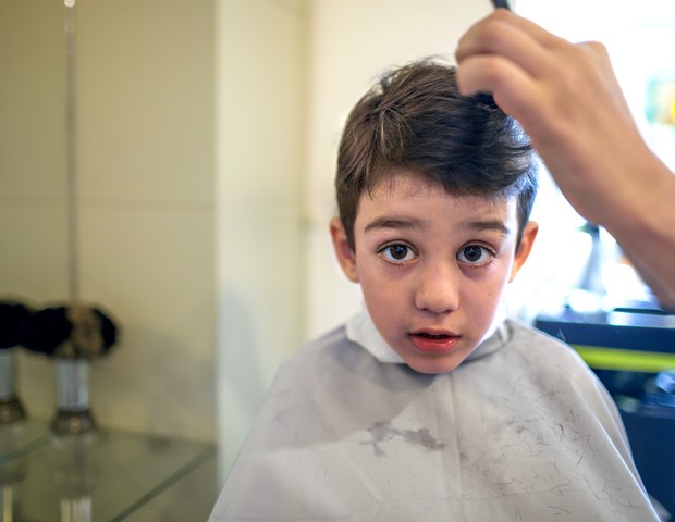 Como cortar o cabelo dos pequenos em casa? (Foto: Getty)