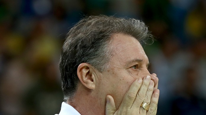 Após duas prorrogações, Argentina bate o Brasil, que agoniza no grupo B