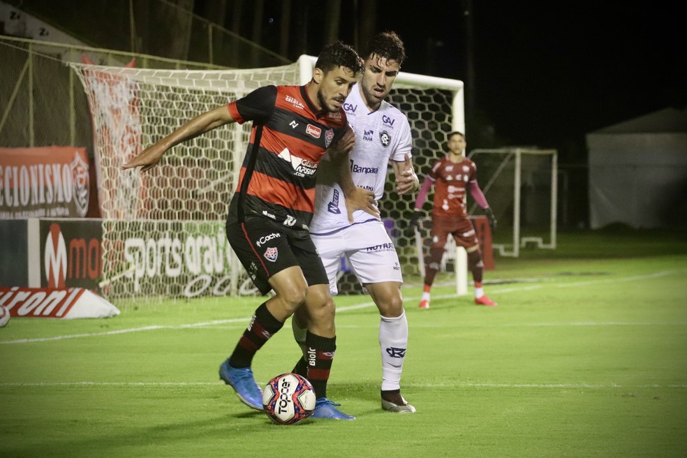 Marcinho em ação pelo Vitória no ano passado — Foto: Maurícia da Mata/EC Vitória