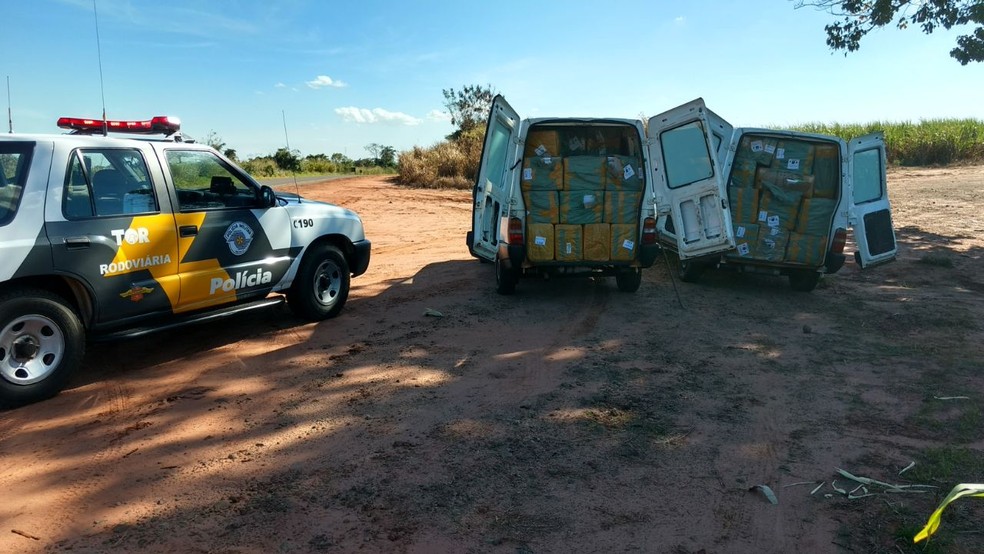 Veículos foram abordados em Iepê (Foto: Polícia Militar/Cedida)