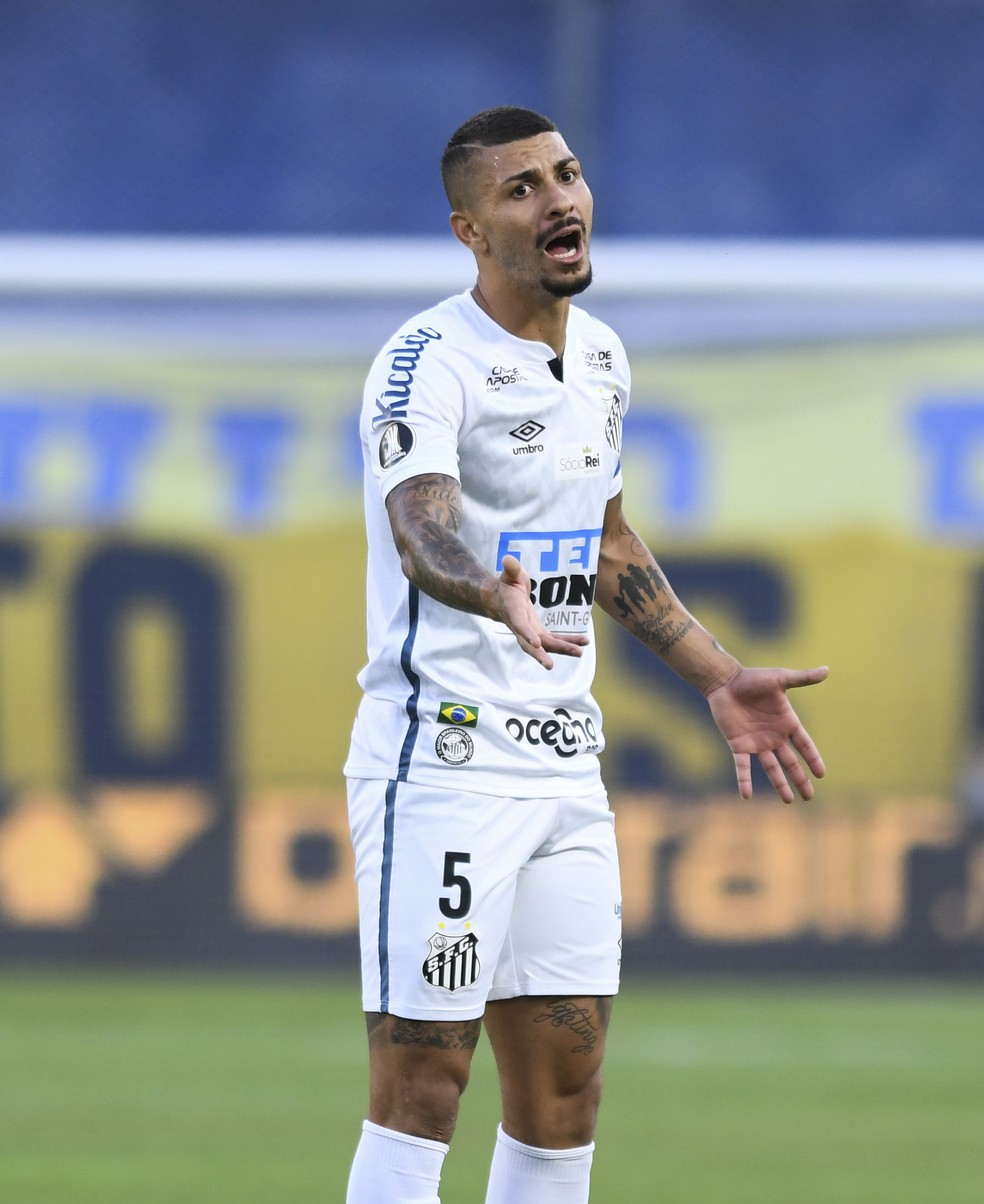 Recuperado da Covid-19, Alison está liberado — Foto: Staff images /CONMEBOL