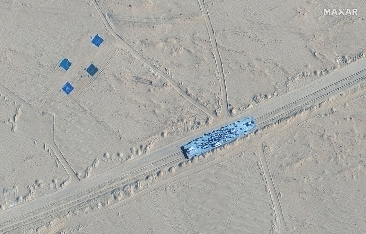 Satellites show full-size models of US military ships erected in the deserts of China |  Globalism