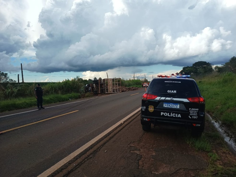 Dois morrem em colisão frontal na Rodovia José Sab em Itatinga (SP) — Foto: Redes sociais