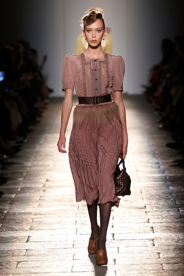 #SuzyMFW: Bottega Veneta Shoulders Ahead - Vogue | en