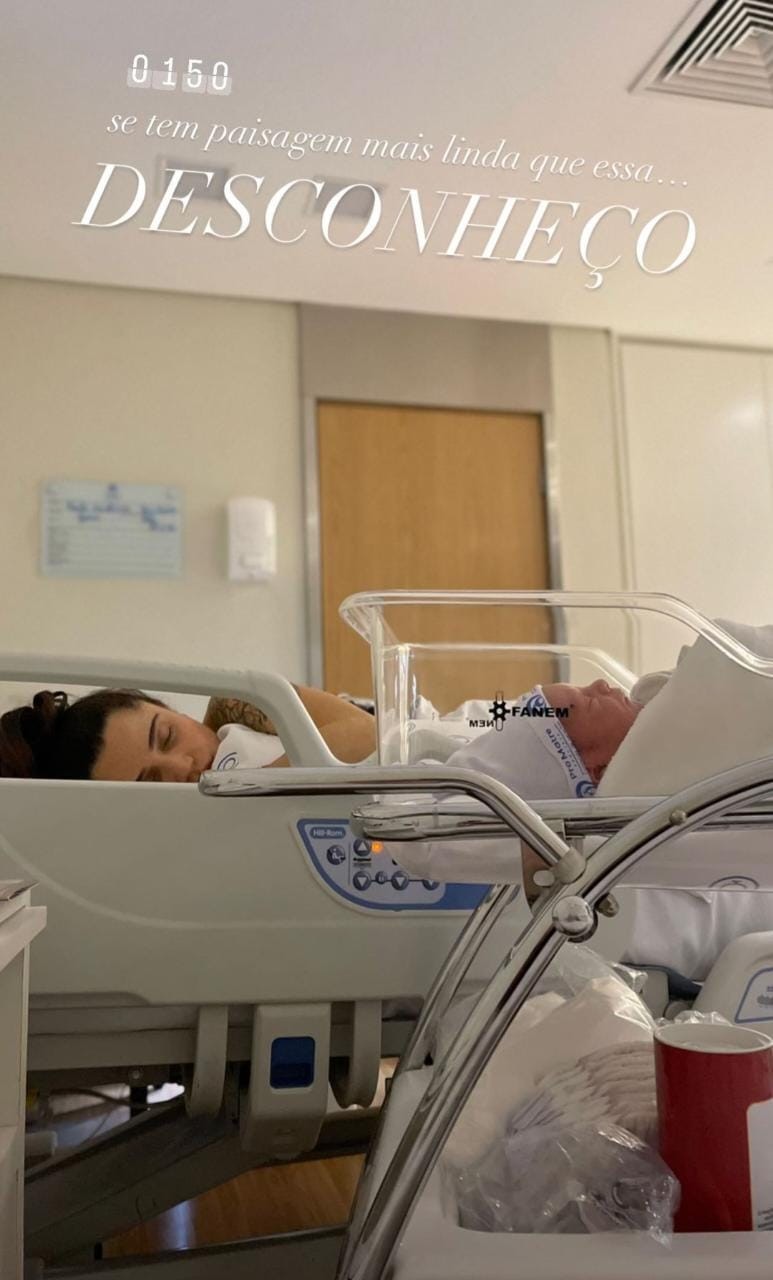 Paula Amorim e o filho Theo (Foto: @studio_thalitacstanha)