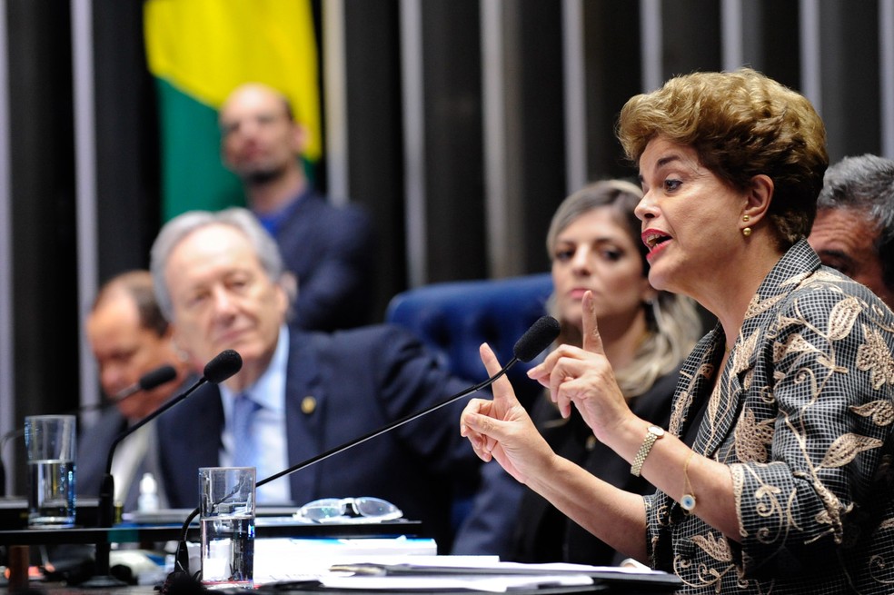 A presidente afastada Dilma Rousseff fala durante sua defesa no julgamento do impeachment no plenário do Senado Federal, em Brasília (Foto: Jonas Pereira/Agência Senado)