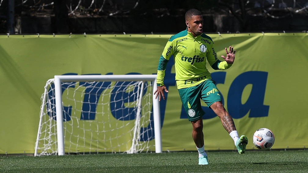 Palmeiras negocia ida de Lucas Esteves para time dos Estados Unidos