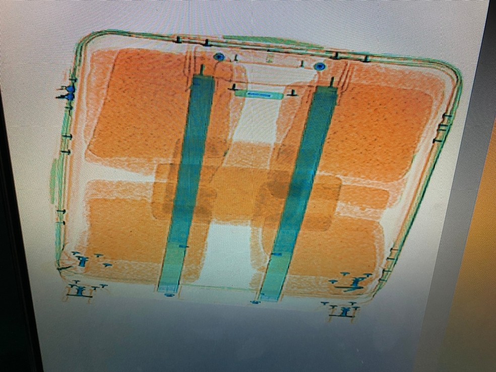 Scanner identifica droga em mala no Aeroporto Internacional de Manaus  — Foto: Receita Federal