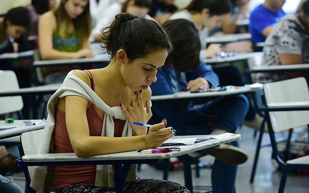 Candidata faz prova  — Foto:   Antônio Scarpinetti/Unicamp