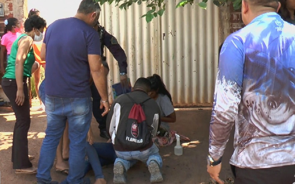 Alunos passam mal após Guarda Civil usar spray de pimenta dentro de escola — Foto: Reprodução/TV Anhanguera