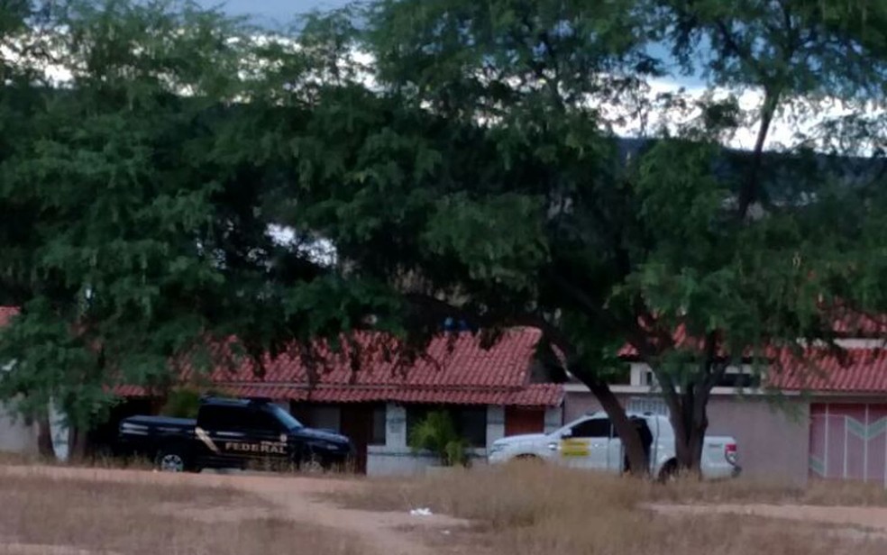 Policiais federais cumprem 9 mandados de busca e apreensão e 16 de intimação  (Foto: Divulgação/ PF)