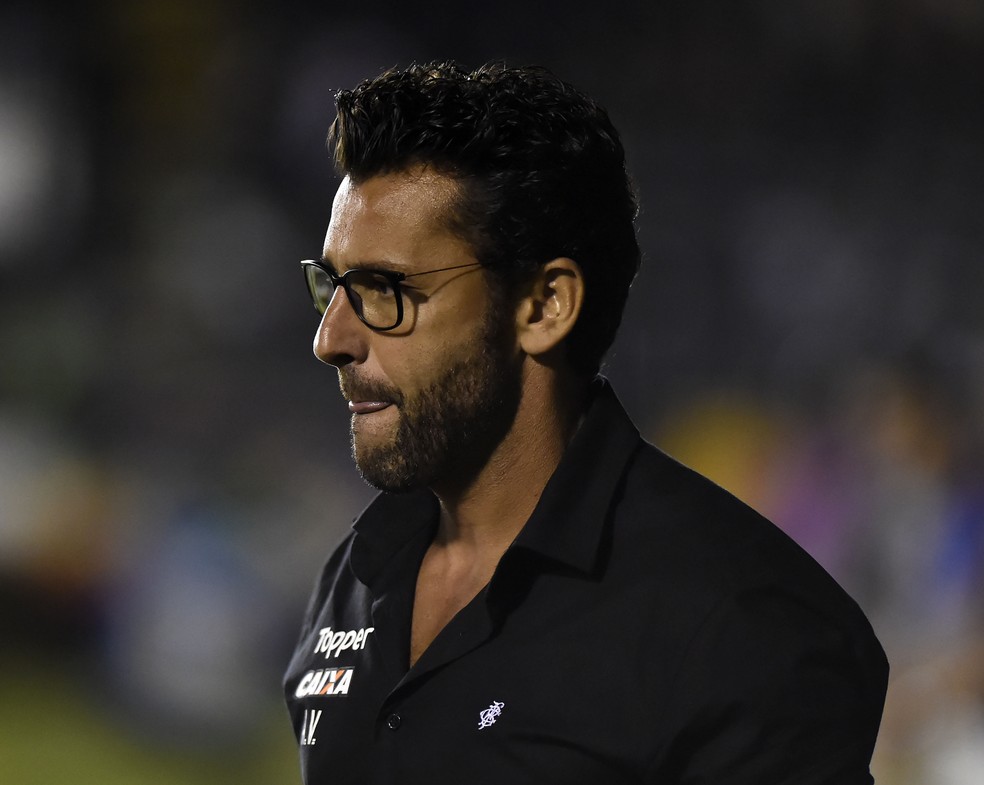 Alberto Valentim quando ainda era treinador do Botafogo (Foto: AndrÃ© DurÃ£o)