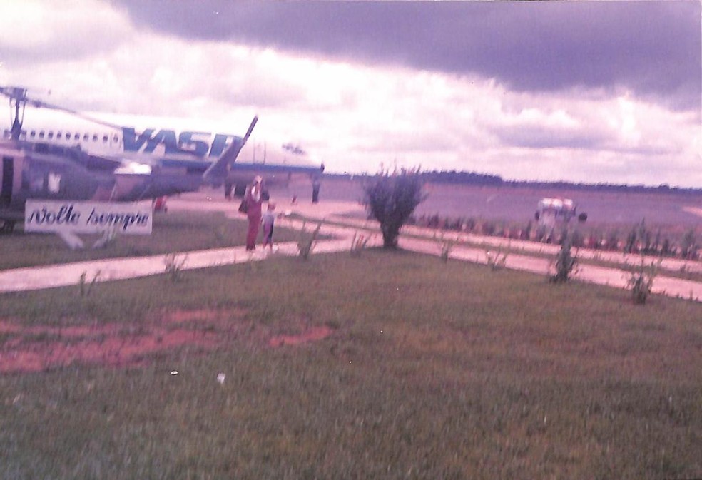 Imagem antiga do aeroporto de Vilhena (RO). A Viação Aérea São Paulo foi uma companhia aérea comercial brasileira. A companhia deixou de operar em 2005. — Foto: Museu da Imagem de Vilhena/Reprodução