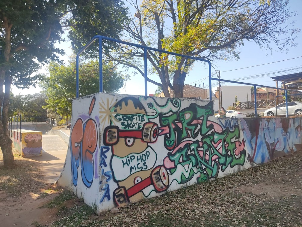Pista de skate do Parque do Povo é um dos pontos públicos de manifestações de grafite em Presidente Prudente — Foto: Aline Costa/G1