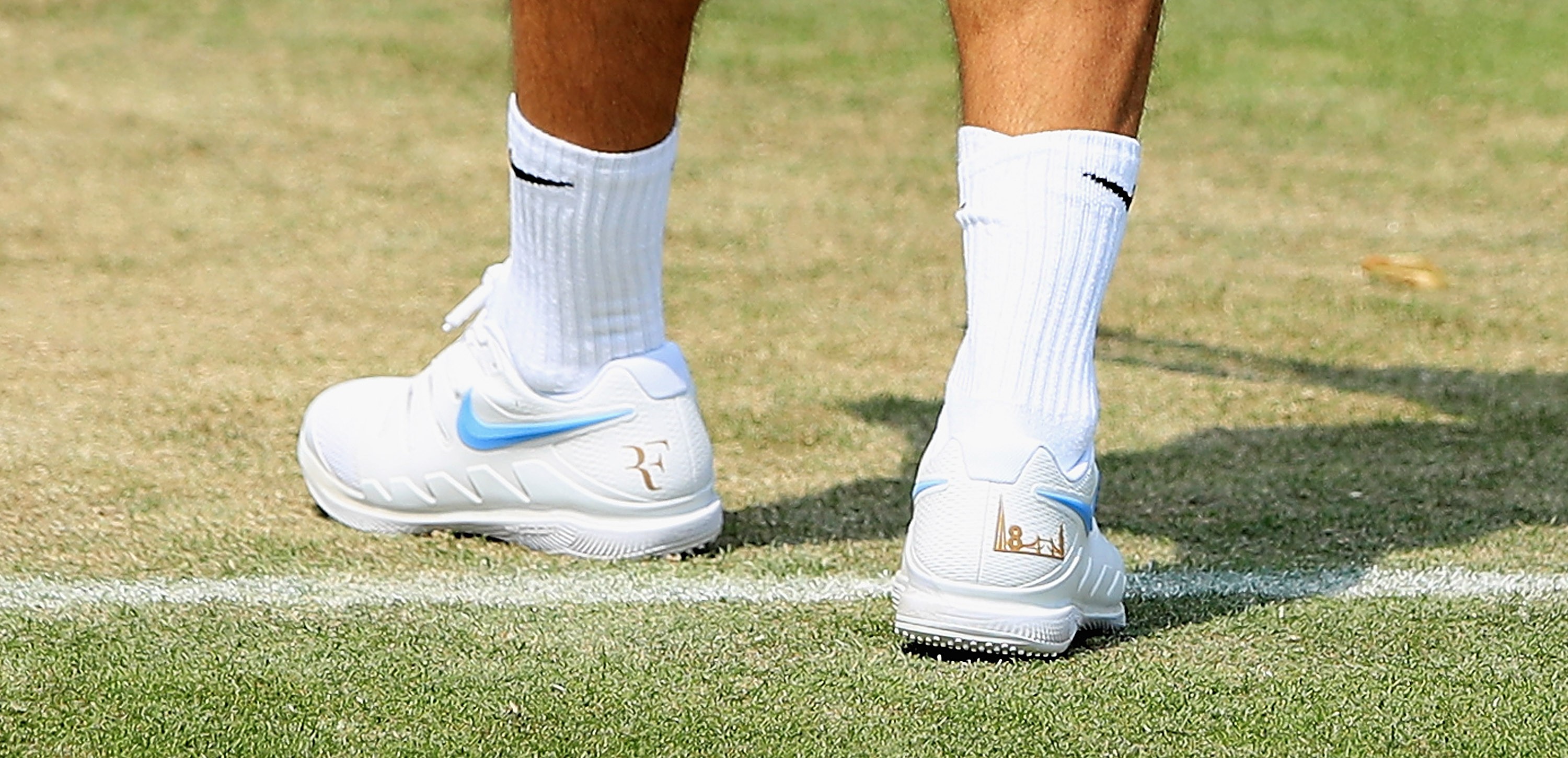 Nos pés, Roger Federer ainda usa Nike (e a logomarca RF). (Foto: Getty Images/Matthew Lewis)