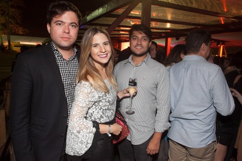 Guilherme Balthazar, Fernanda Elvas e Bruno Barreto brinda a noite com Chandon