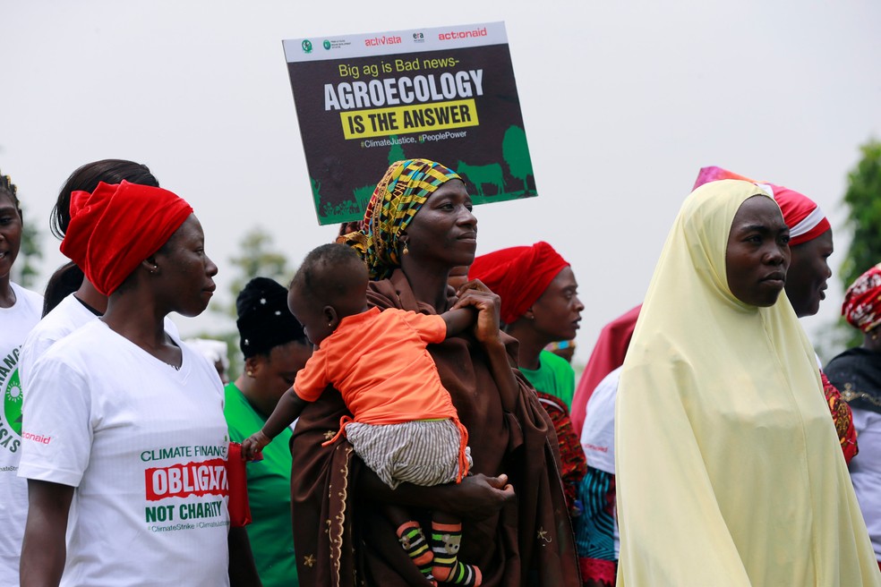 Greve pelo Clima: Na Nigéria, mulheres e crianças de Abuja foram às ruas pedir mais ações pelo clima. — Foto: Afolabi Sotunde/Reuters