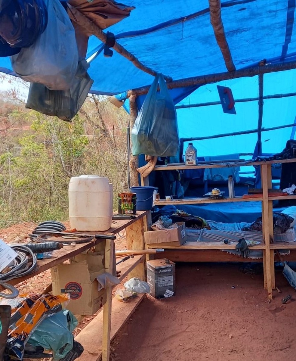 Trabalhadores atuavam em uma fazenda em Guiratinga (MT) — Foto: Polícia Federal