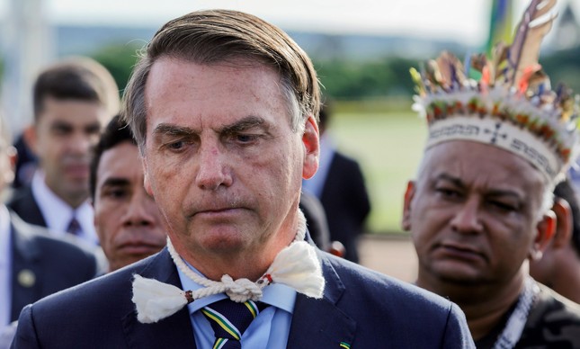 Bolsonaro recebe visita de indígenas no Palácio da Alvorada