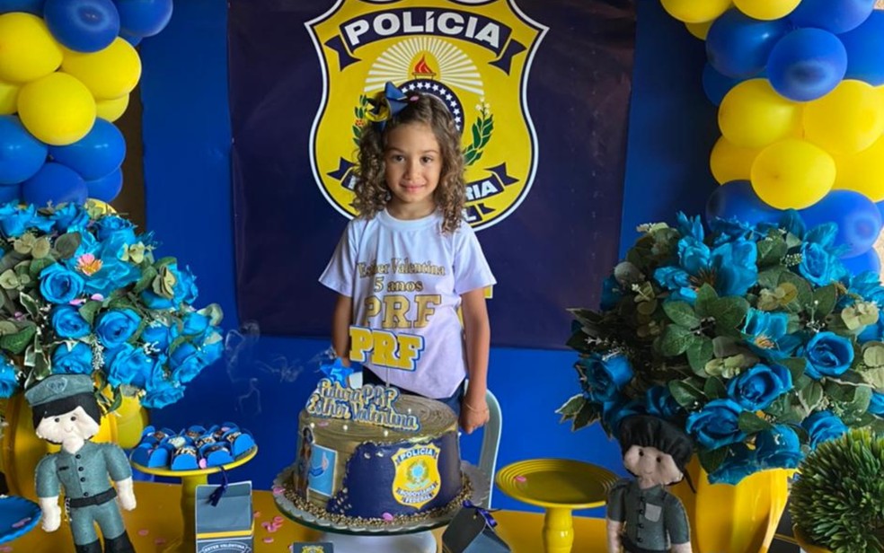 Fã da PRF, menina convida policiais para o aniversário de 5 anos dela, em Águas Lindas de Goiás — Foto: Divulgação/PRF DF