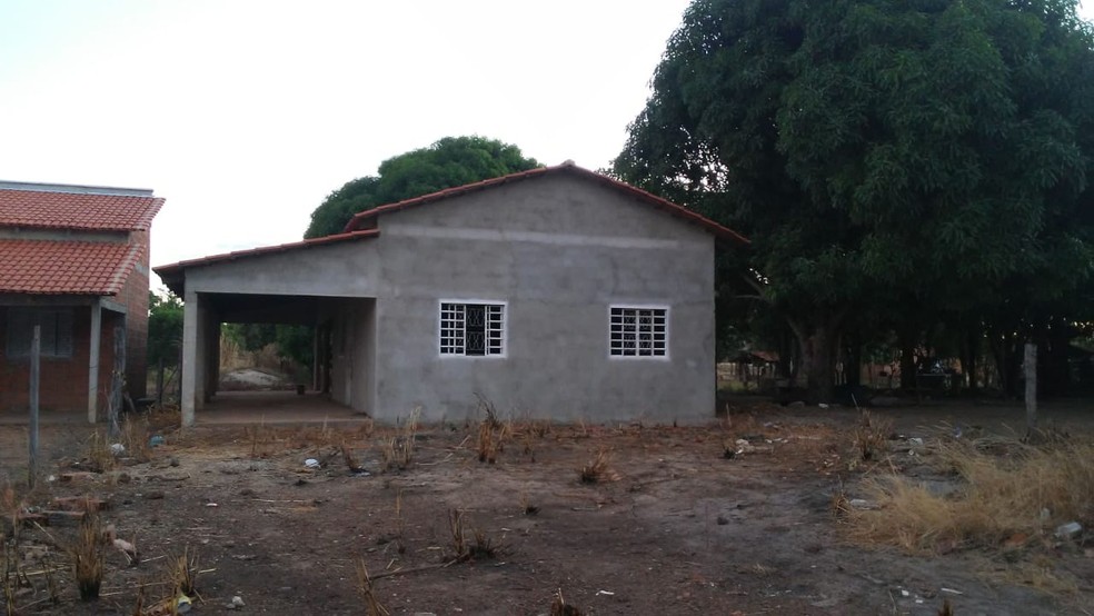 Casa onde o crime foi registrado em Divinópolis do Tocantins — Foto: Ana Paula Rehbein/TV Anhanguera