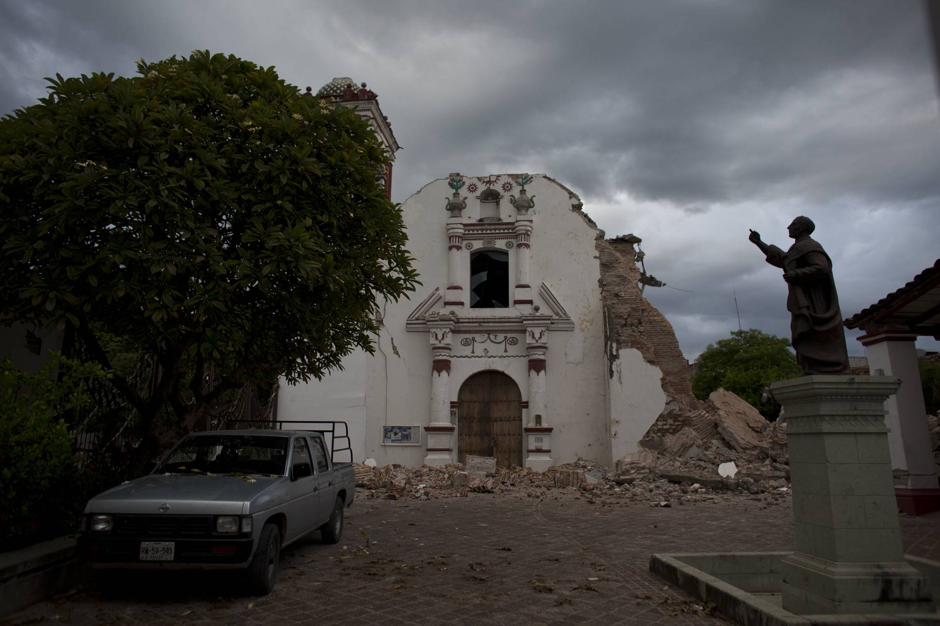 A igreja de San Vicente fica fortemente danificada após terremoto, em Juchitan, Oaxaca, no México