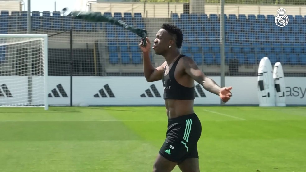 Vinicius Júnior comemorando gol em treino — Foto: Reprodução/Real Madrid TV
