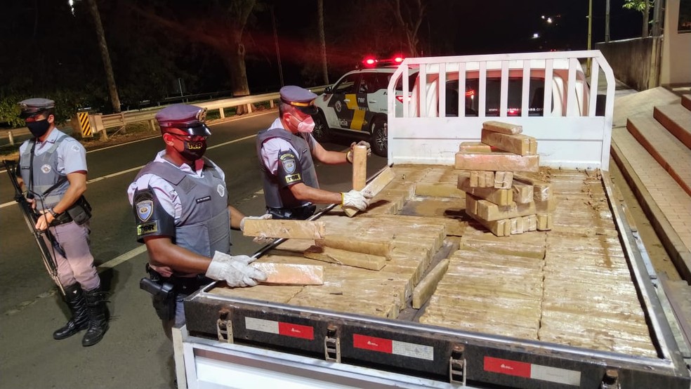 Droga apreendida pela polícia na Rodovia Marechal Rondon, em Mirandópolis — Foto: Divulgação/Polícia Rodoviária