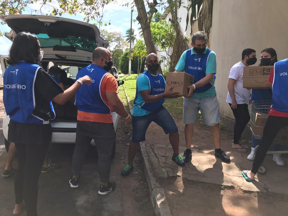 Voluntários se reuniram nesta sexta (31) e sábado (1º) para distribuir alimentos para entidades e instituições sociais do Rio Grande do Norte — Foto: Ayrton Freira/Inter TV Cabugi