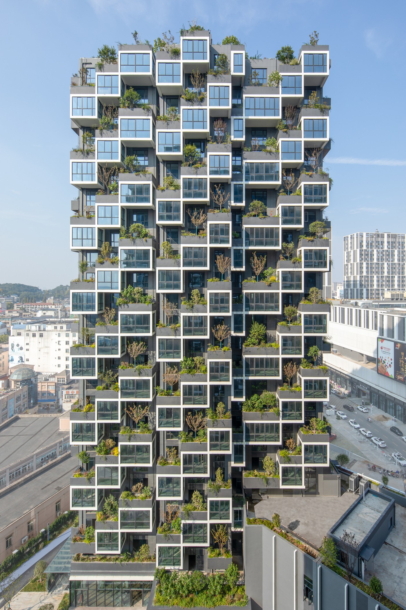 Torres residenciais com fachadas cobertas por plantas são inauguradas na China (Foto:  Raw Vision Studio)