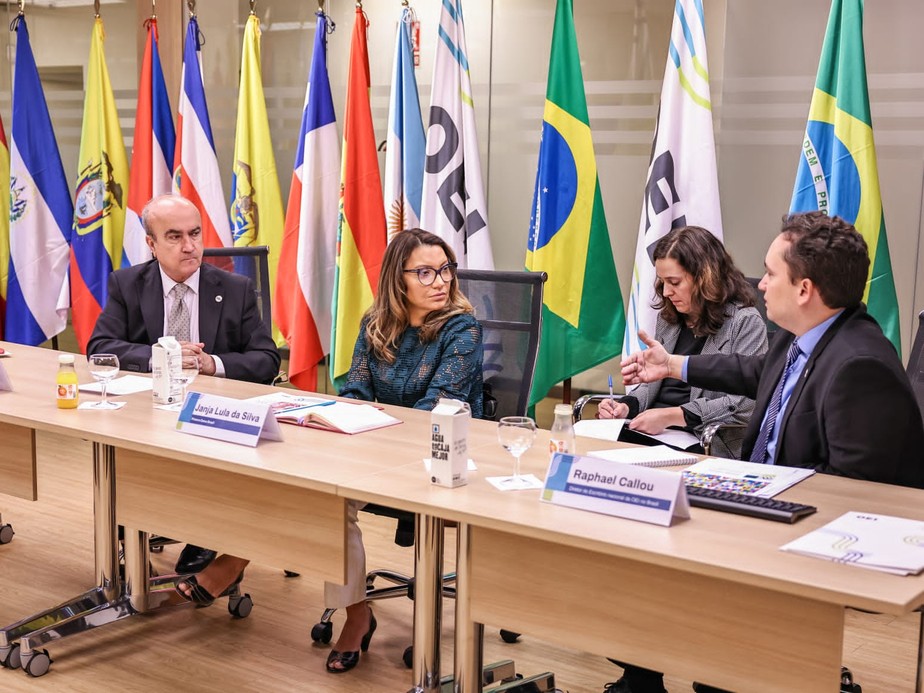 Janja durante visita a sede das Organização dos Estados Iberoamericanos (OEI), Madri