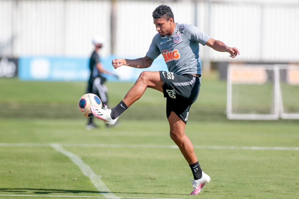 Corinthians celebra saída de Éderson e se vê otimista para cumprir previsão de vendas