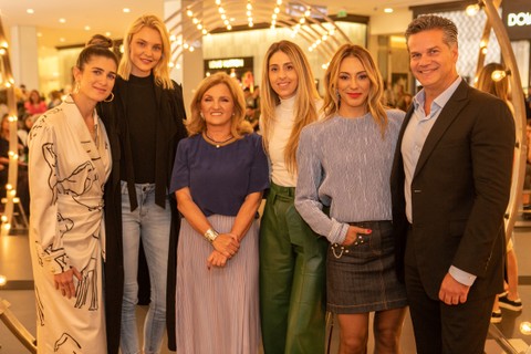 Da esquerda para a direita: Barbara Migliori, Caroline Trentini, Simone Soifer, Paula Merlo, Camila Garcia e Fernando Bonamico