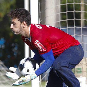 Novo titular do gol, Rafael renova com o Cruzeiro por mais três temporadas