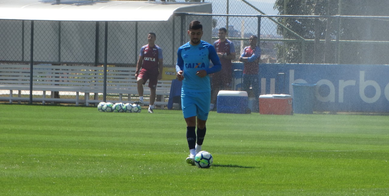 Com Arrascaeta em campo e titulares de folga, Cruzeiro treina de olho em duelo com Palmeiras