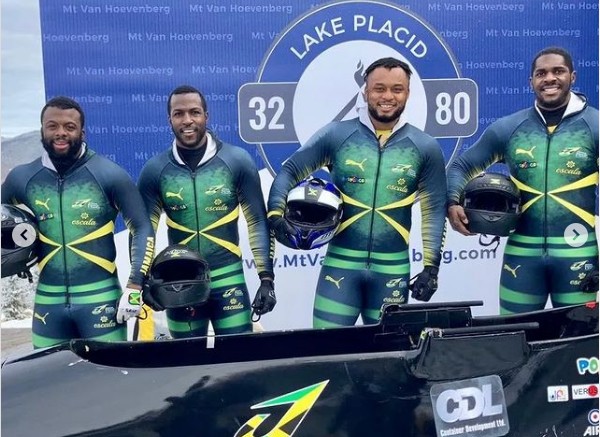 Os quatro membros titulares da equipe jamaicana de bobsled que vai participar dos Jogos Olímpicos de Inverno de Pequim (Foto: Instagram)