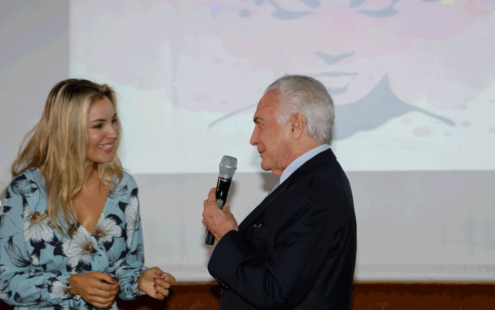 Temer com a primeira-dama Marcela em evento pelo Dia da Mulher no Palácio do Planalto, em março (Foto: Marcos Corrêa / PR)