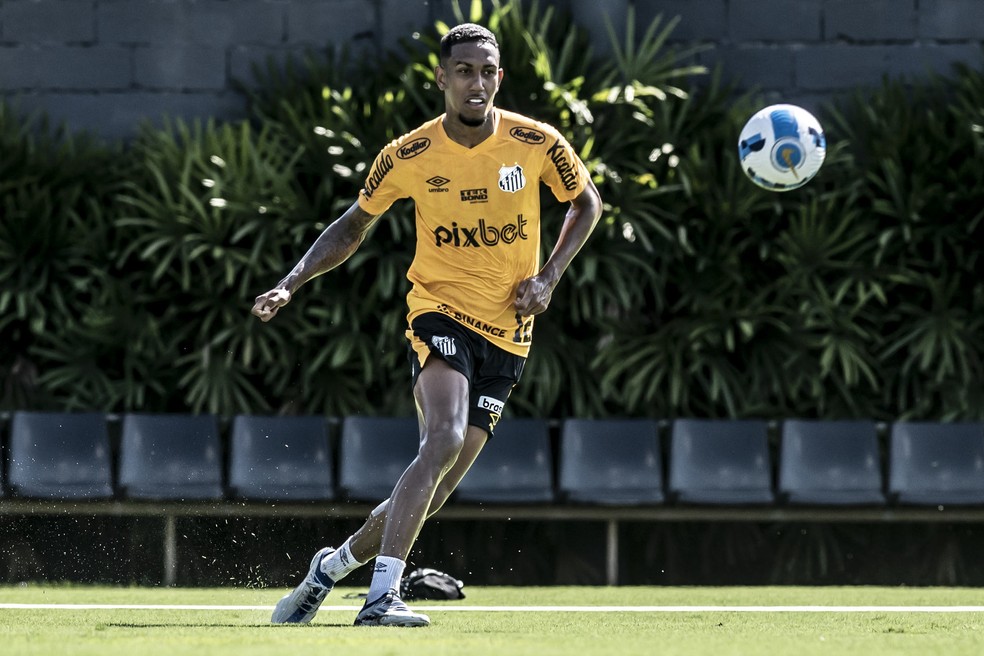 Rwan durante treino do Santos — Foto: Ivan Storti/Santos FC