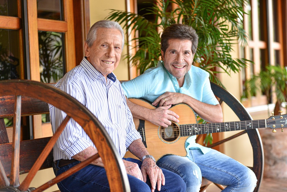 Daniel com o pai, José Camillo, homenageado pelo filho na música inédita 'Sou seu fã', composta por Elias Muniz — Foto: Divulgação