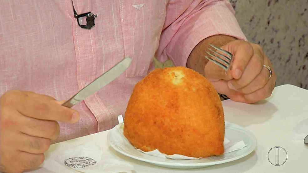 Sabores e Bastidores: Flávio Flarys é desafiado a comer coxinha de 1 Kg
