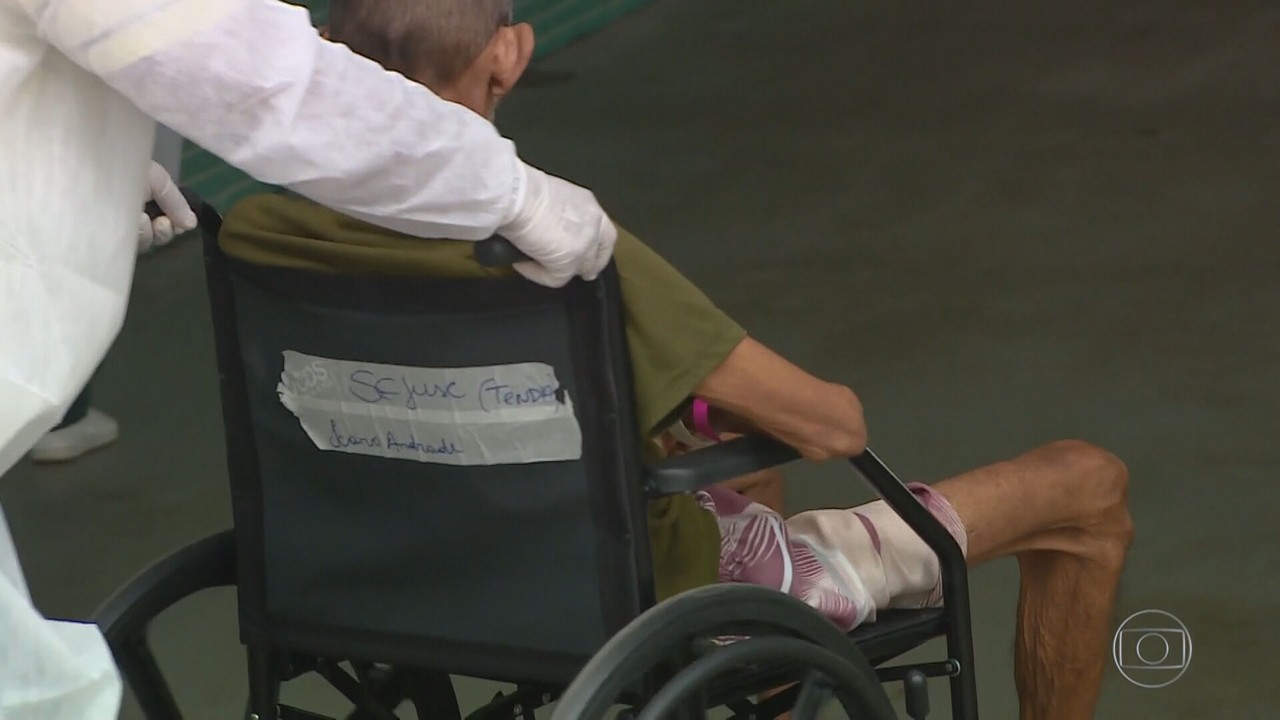 FAB envia cilindros de oxigênio para Manaus para tentar repor o estoque nas UTIs