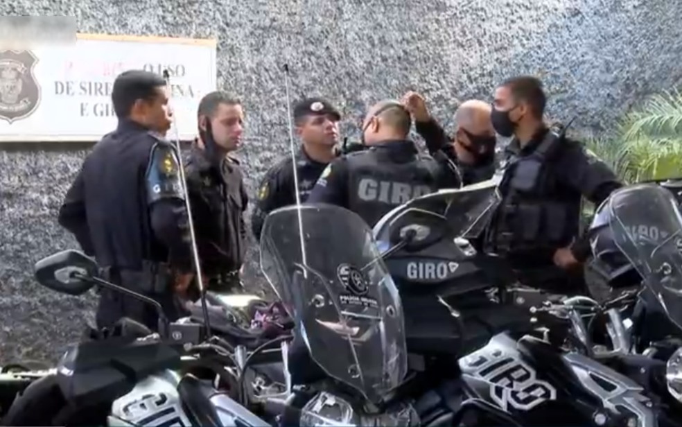 Policiais do Giro na Central de Flagrantes de Goiânia após agressão contra advogado — Foto: Reprodução/TV Anhanguera