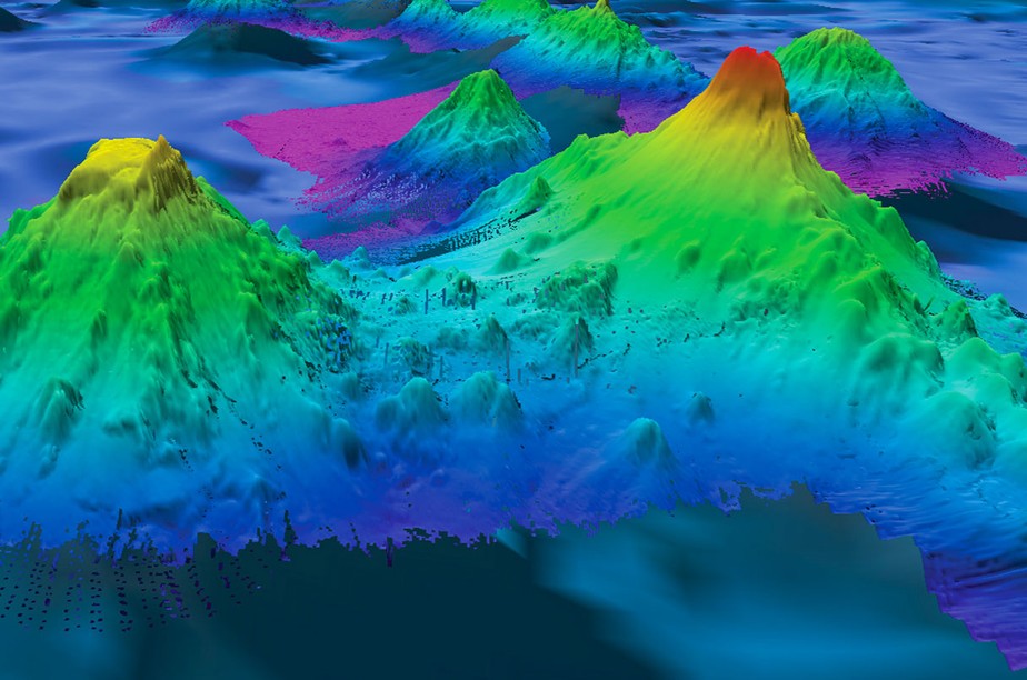 Um dos montes submarinos detectado é Pao Pao, com 4.776 metros de altura (à direita), no Oceano Pacífico Sul