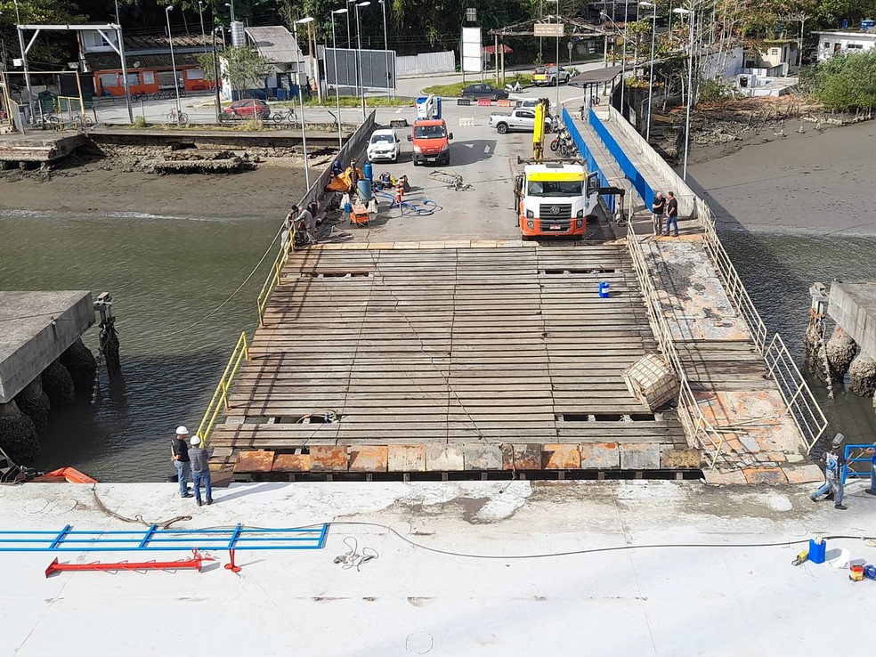 Flutuante passou por teste de carga para liberação da travessia de pedestres e ciclistas — Foto: Departamento Hidroviário/Divulgação