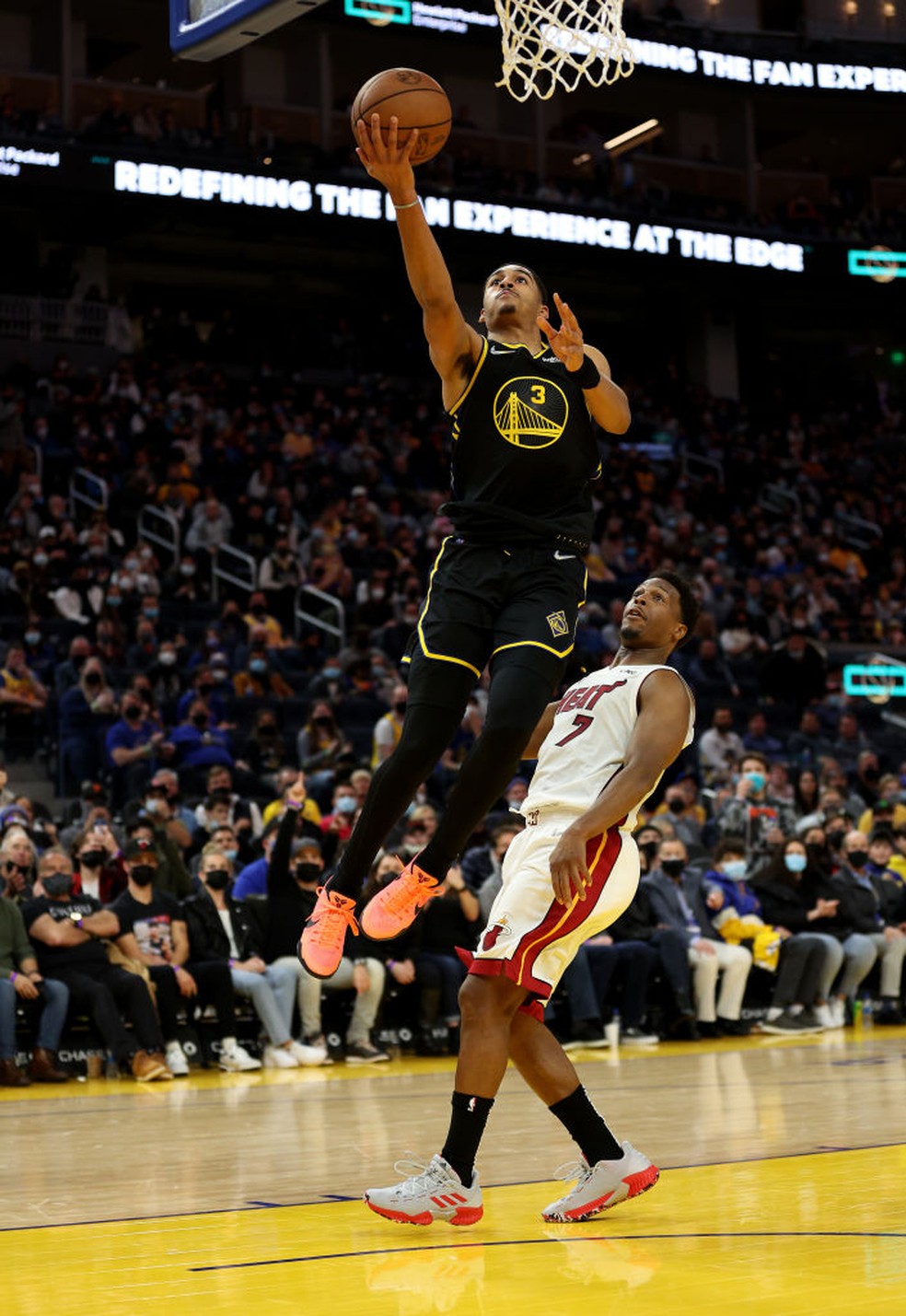 Poole fez a diferença na nova vitória dos Warriors — Foto: Getty Images